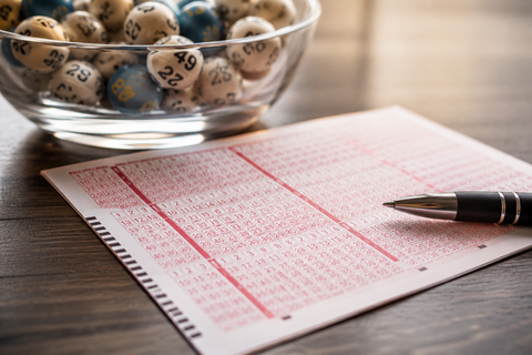 Lotto e Gratta e Vinci, quanto guadagnano davvero i tabaccai e quanto incassano i vincitori al netto delle tasse preview