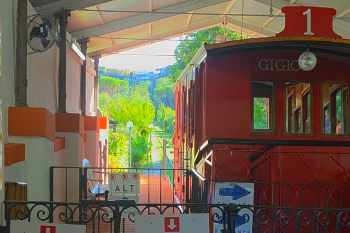 Funicolare di Montecatini Terme, il viaggio su Gigio e Gigia che sembra riportare indietro nel tempo article-post