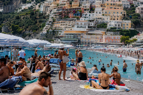 Estate 2026, un italiano su due non va in vacanza ma le località turistiche si riempiono, cosa sta succedendo preview