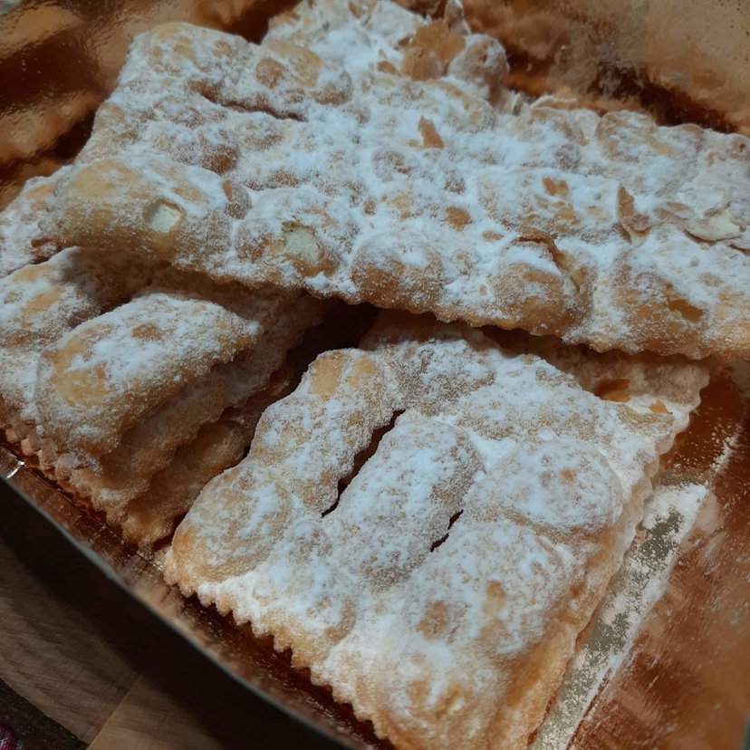 Chiacchiere di Carnevale classiche in friggitrice ad aria, ecco i 2 trucchi per farle con le bolle preview