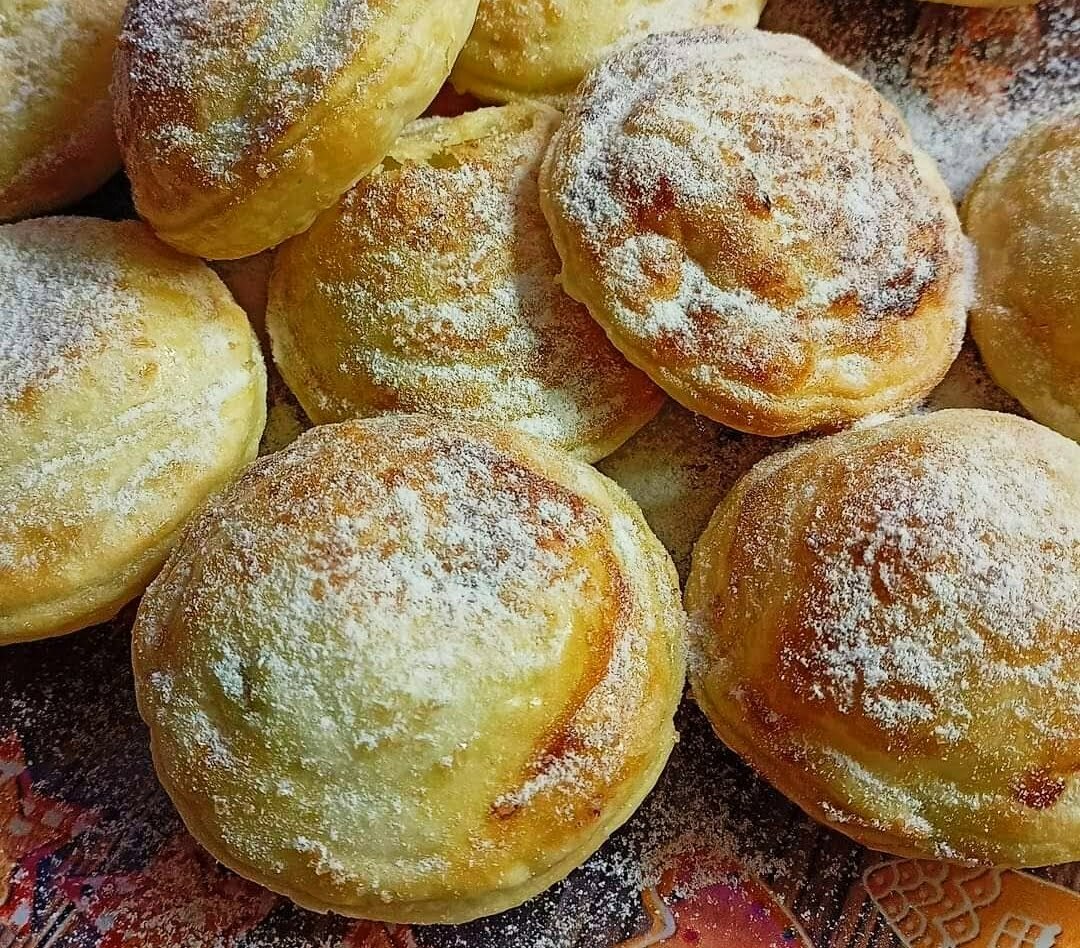 Biscotti di pasta sfoglia in friggitrice ad aria con cuore di crema al pistacchio article-post
