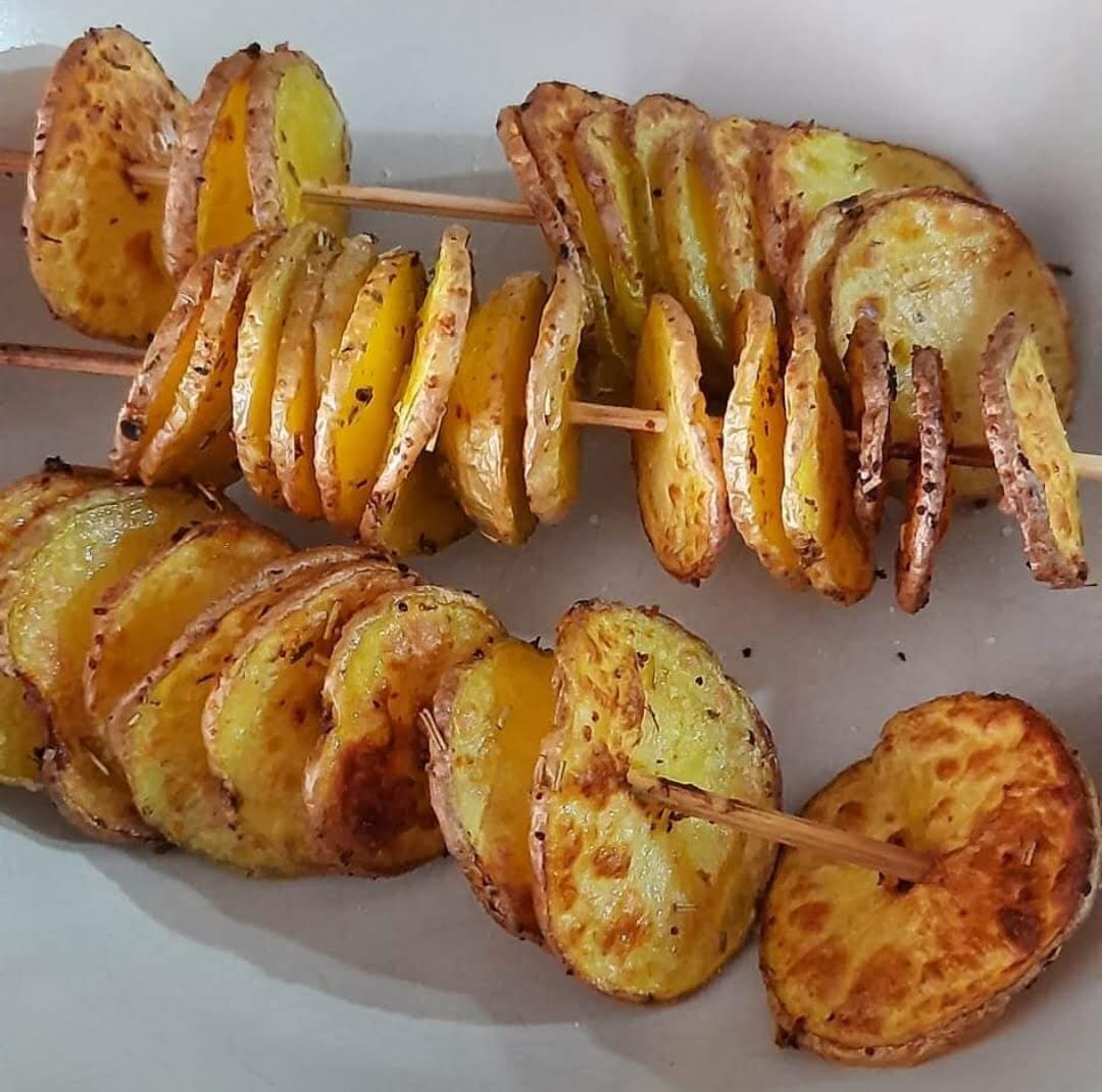Spiedini di patate in friggitrice ad aria, croccanti e facilissimi da realizzare article-post