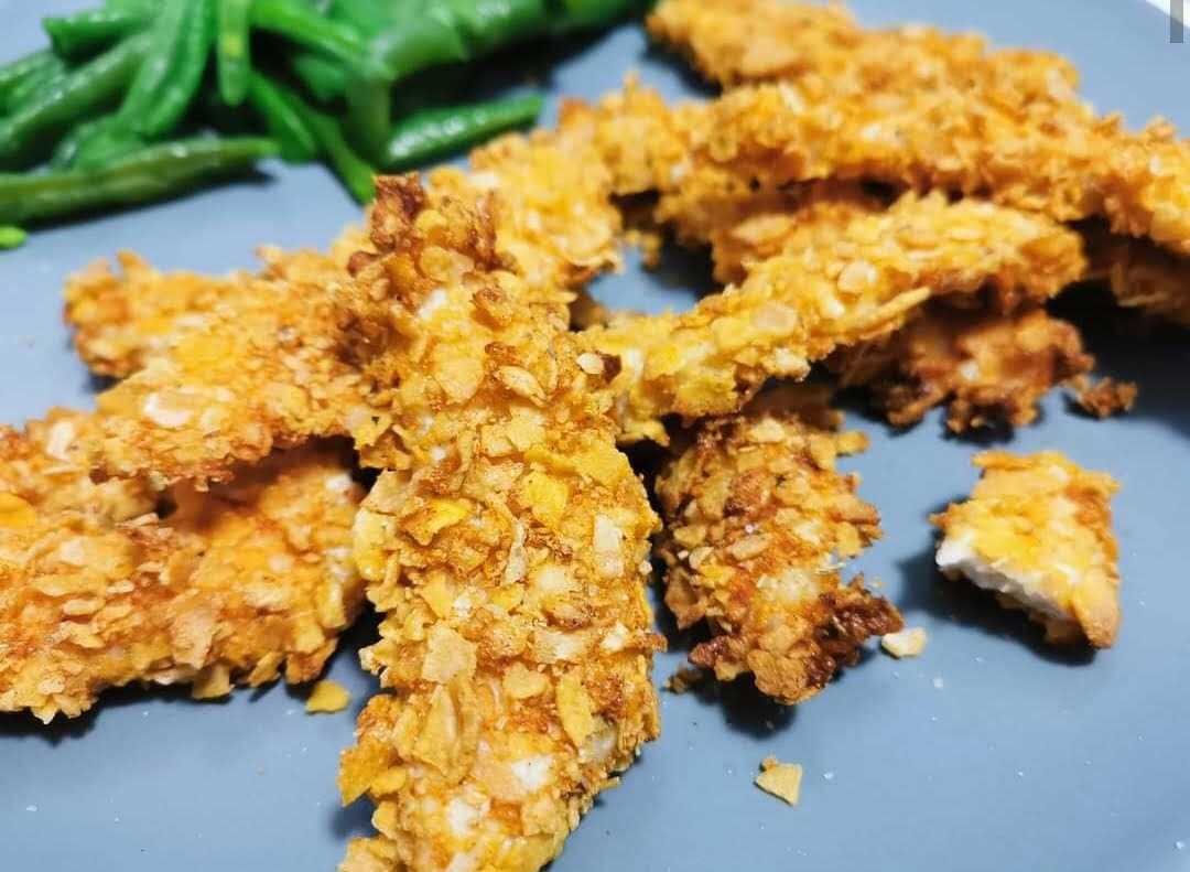 Nuggets di pollo con cornflakes fatti in casa e fritti in friggitrice ad aria article-post