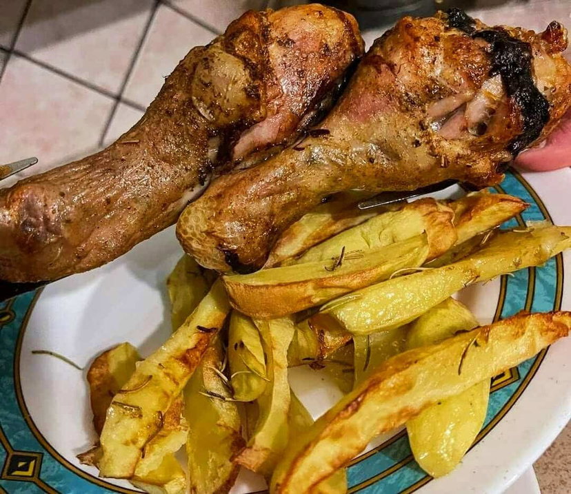 Cosce di pollo e patate in friggitrice ad aria, due modalità di cottura preview