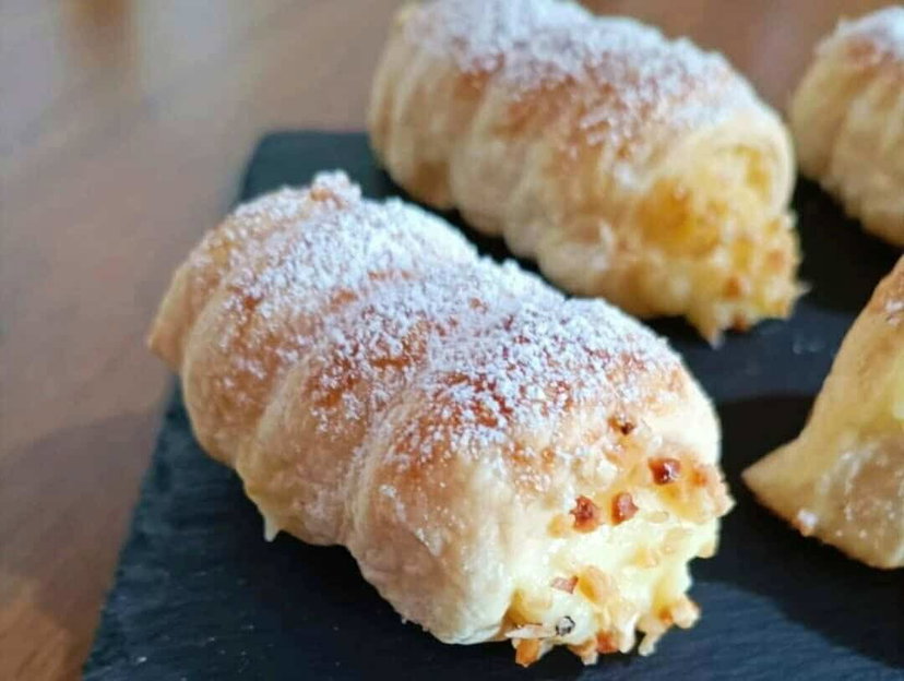 Cannoli di pasta sfoglia con crema pasticcera, ecco come farli in friggitrice ad aria preview