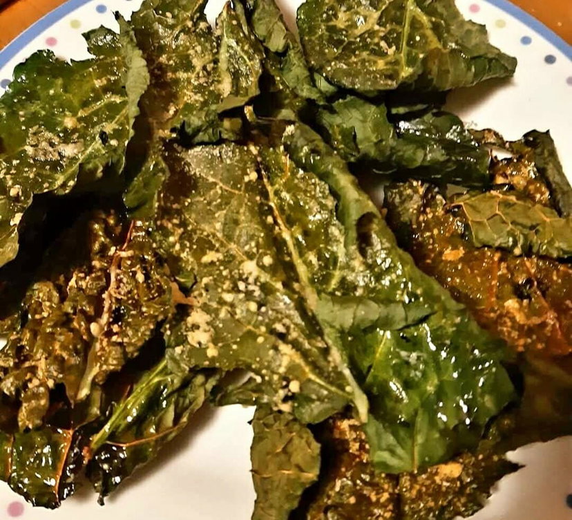 Chips di cavolo nero in friggitrice ad aria, croccantissime e gustose preview