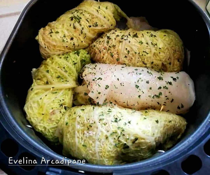 Involtini di verza ripieni in friggitrice ad aria, versione con carne o vegetariana preview