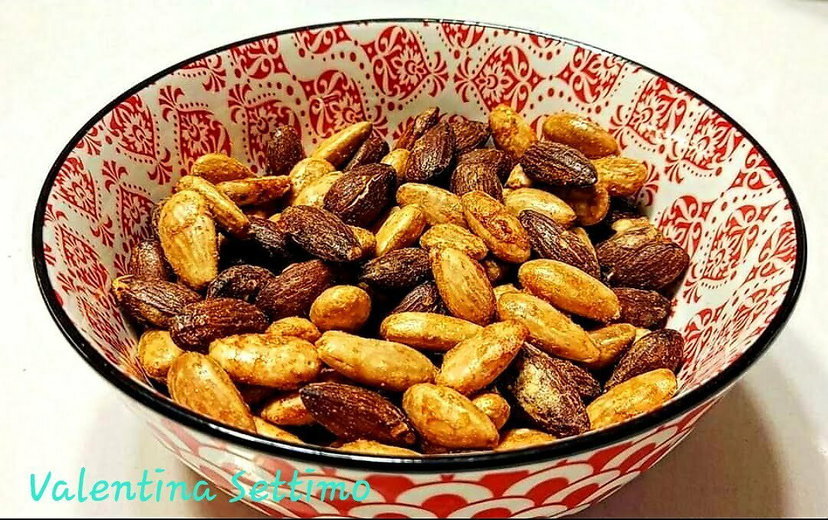Mandorle salate e tostate in friggitrice ad aria, uno snack facile e veloce preview