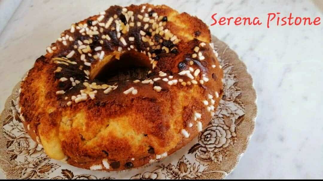 Ciambella allo yogurt con gocce di cioccolato cotta in friggitrice ad aria article-post