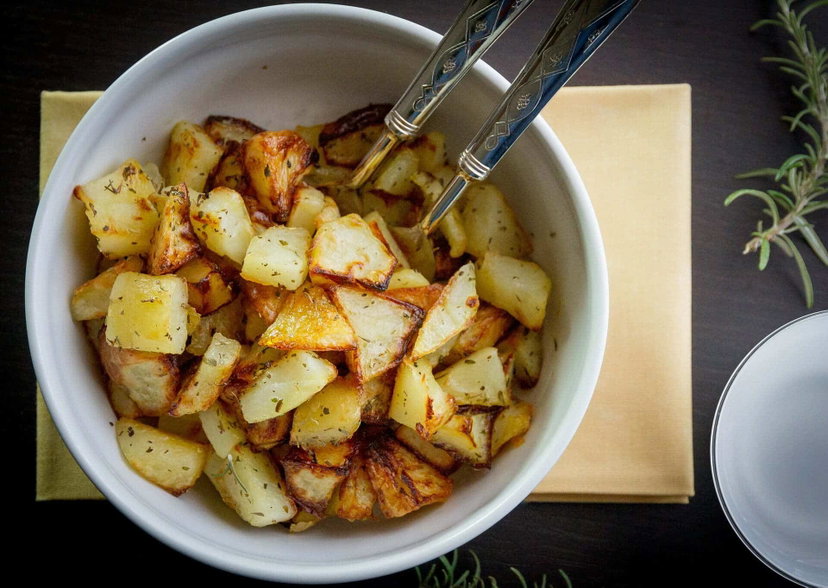 Patate in friggitrice ad aria come al forno, croccanti fuori e morbide dentro preview