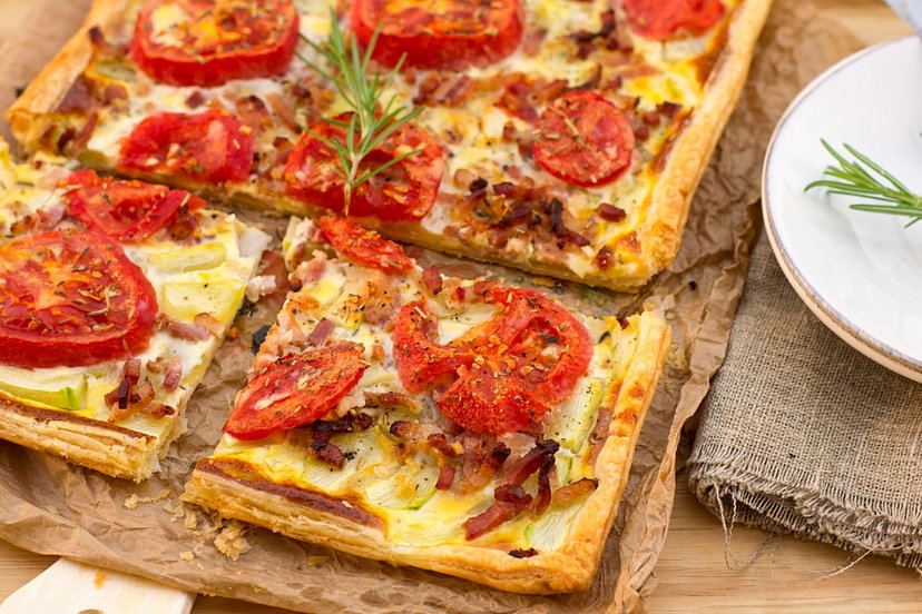 Finta focaccia in friggitrice ad aria, con patate e pomodorini preview