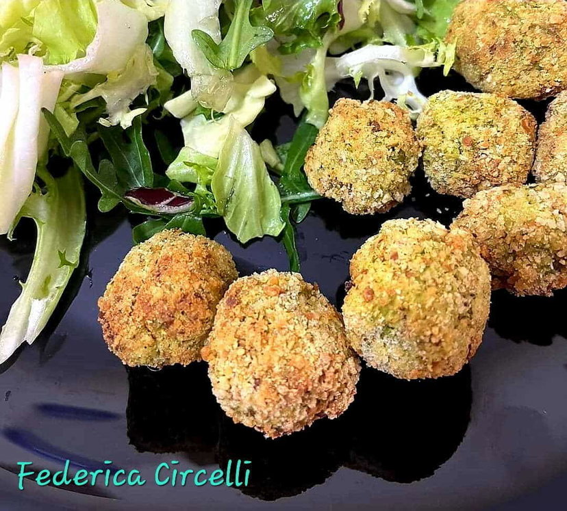Polpette di broccoli in friggitrice ad aria, con formaggio spalmabile preview