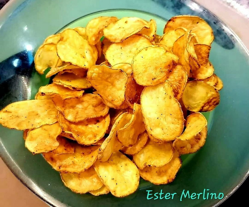 Patate chips in friggitrice ad aria, ecco il metodo per patate croccantissime preview