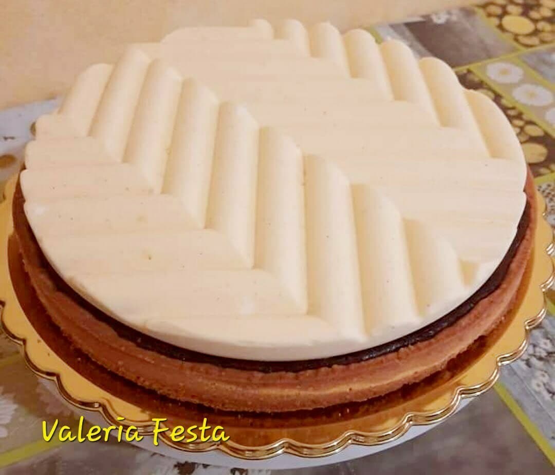 Crostata al cioccolato fondente con cremoso alla vaniglia cotta in friggitrice ad aria article-post
