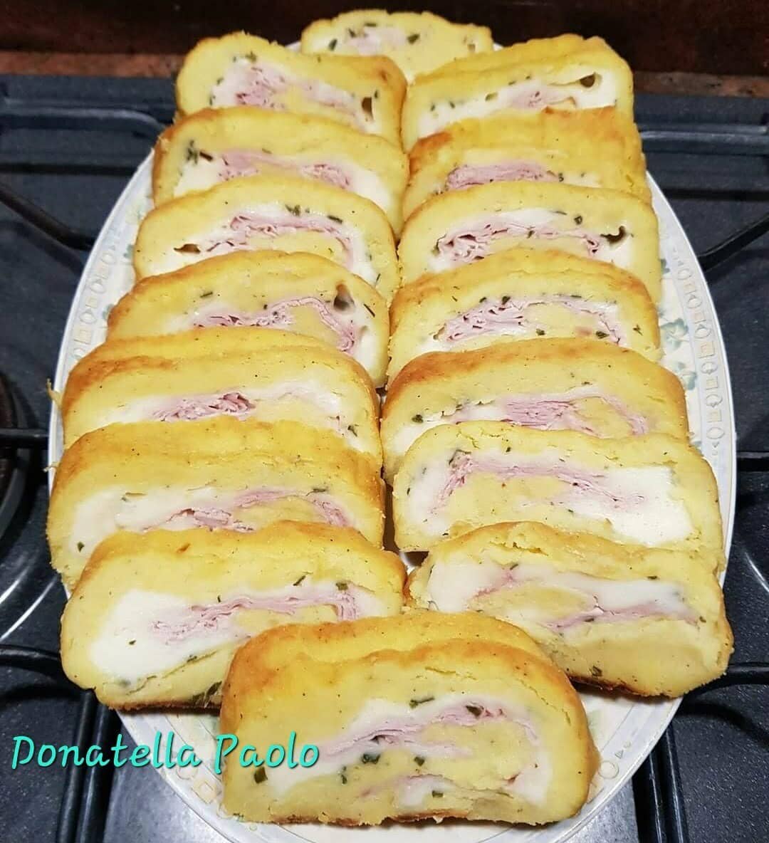 Rotolo di patate in friggitrice ad aria, ripieno di scamorza e prosciutto article-post