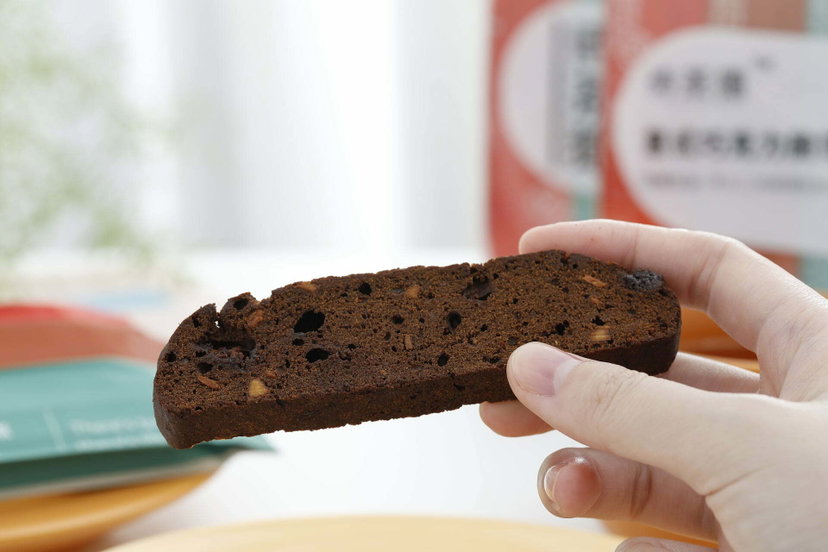Cantucci al cioccolato in friggitrice ad aria, con mandorle e nocciole preview