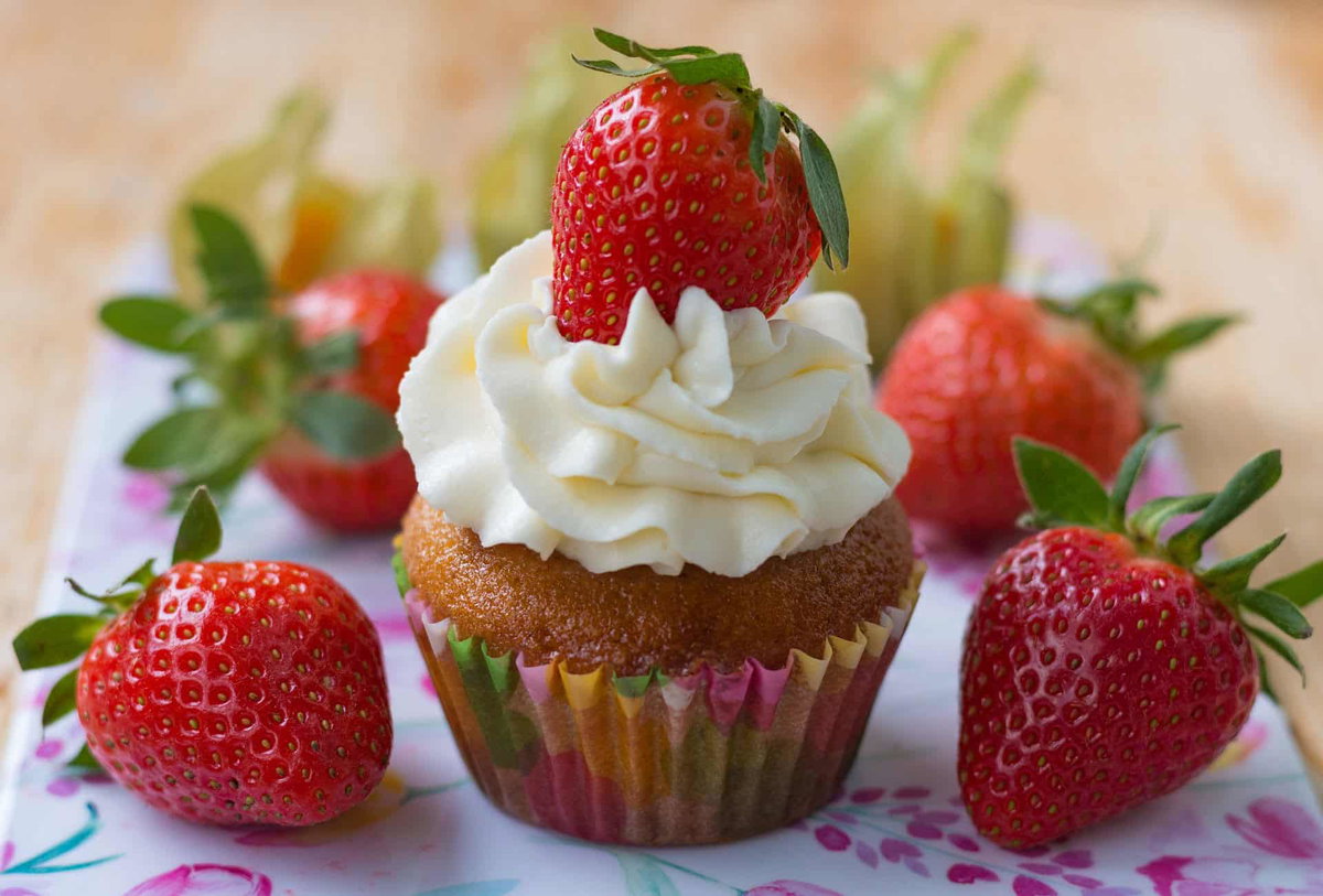 Muffin alle fragole in friggitrice ad aria, con cuore cremoso di marmellata article-post