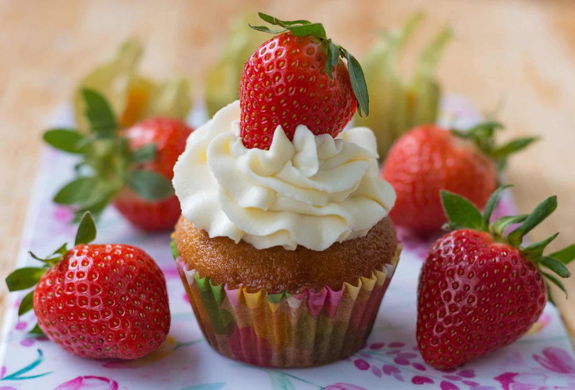 Muffin alle fragole in friggitrice ad aria, con cuore cremoso di marmellata preview