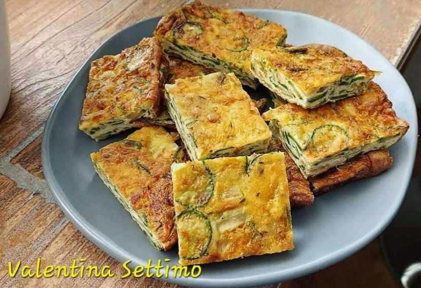 Frittata con fiori di zucca e zucchine in friggitrice ad aria, buona da leccarsi i baffi preview