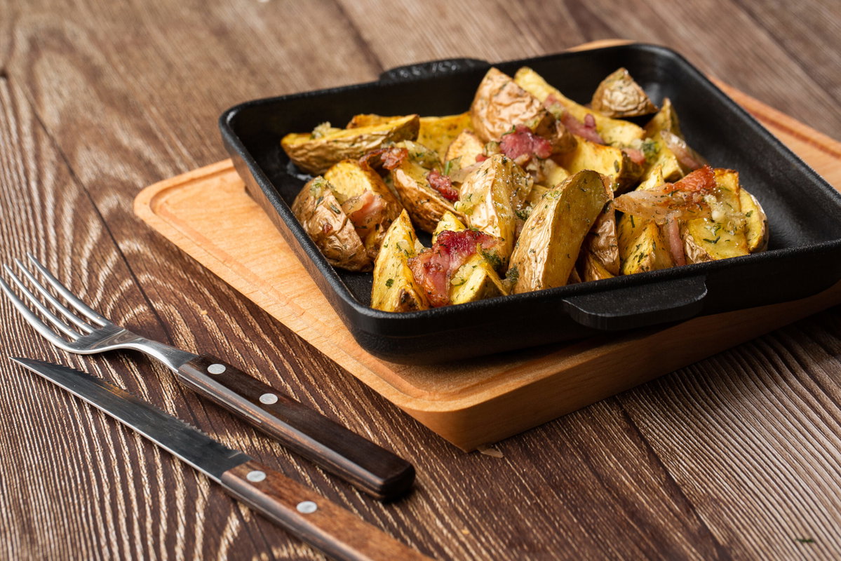 Carciofi e patate a spicchi fritti in friggitrice ad aria, un contorno delizioso article-post