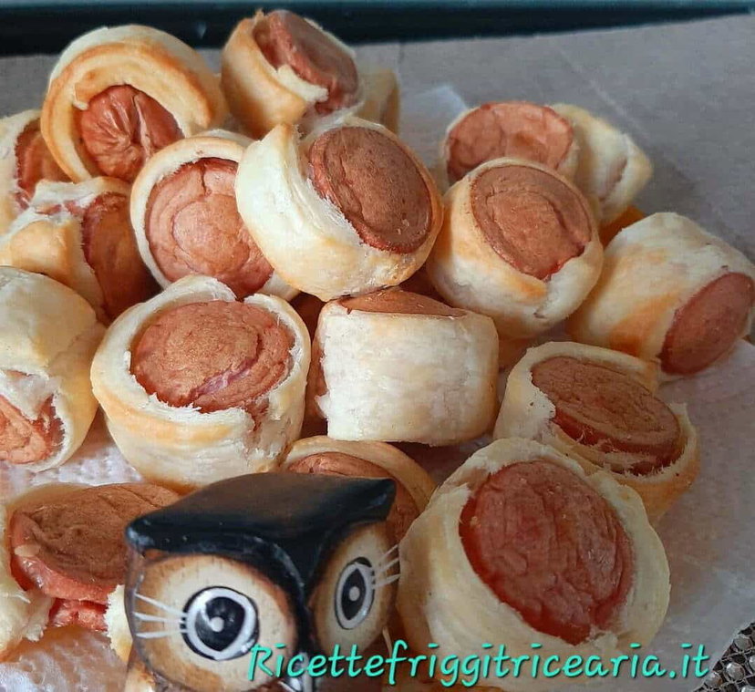 Rustici con wurstel fatti in casa e cotti in friggitrice ad aria, ecco la ricetta facilissima preview