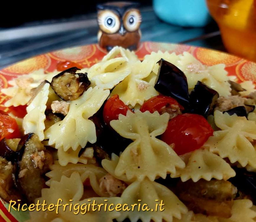 Farfalle con sugo di melanzane e tonno in friggitrice ad aria preview