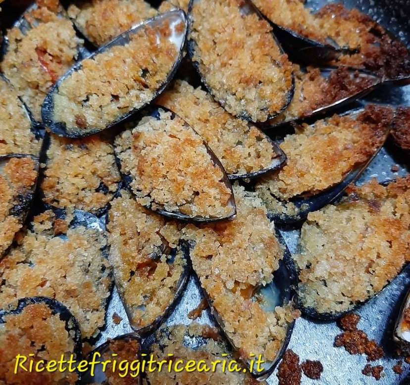 Cozze gratinate in friggitrice ad aria, morbide dentro con panatura croccante preview