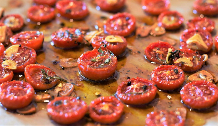 Pomodorini confit in friggitrice ad aria, ecco come ottenere pomodorini perfettamente caramellati preview