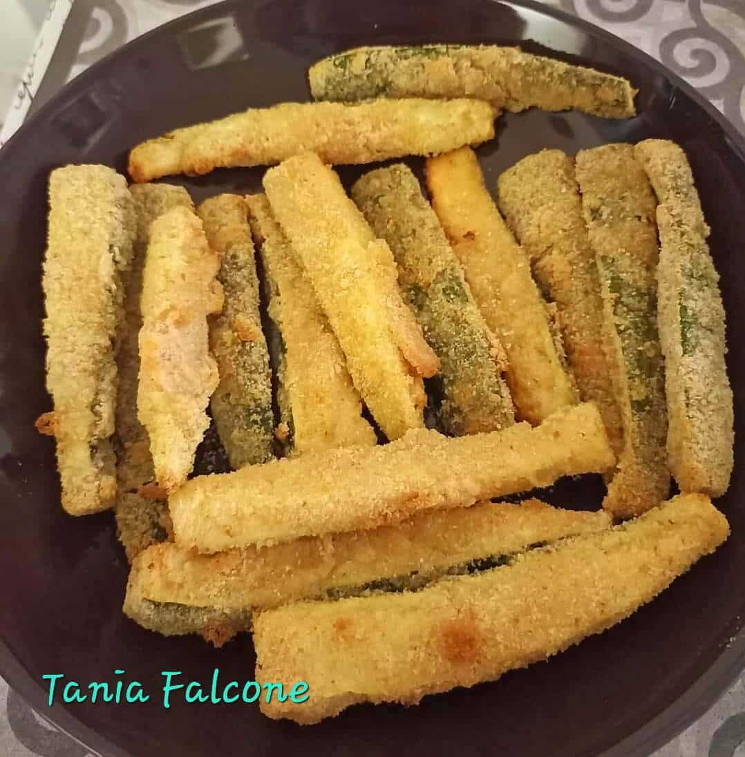 Zucchine in pastella poi panate e fritte in friggitrice ad aria, croccanti fuori e morbide dentro article-post