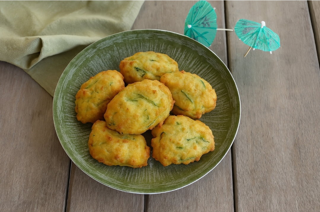 Frittelle con zucchine in pastella, fritte in friggitrice ad aria: il gusto del fritto senza grassi article-post
