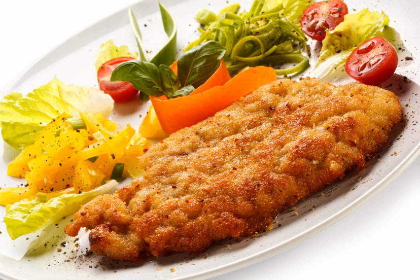 Cotoletta di pollo in friggitrice ad aria, ecco il trucco per farla morbida all’interno preview