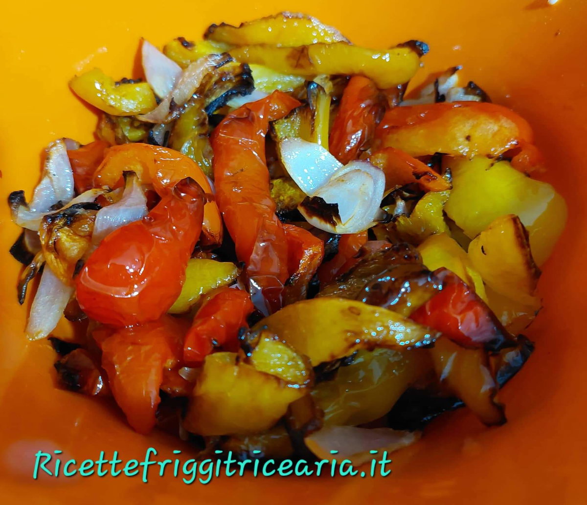 Peperoni e cipolle in friggitrice ad aria, un contorno di verdure delizioso e facilissimo article-post