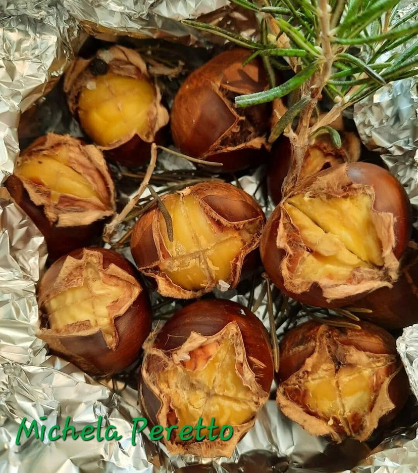 Castagne al cartoccio in friggitrice ad aria, versione dolce e salata preview