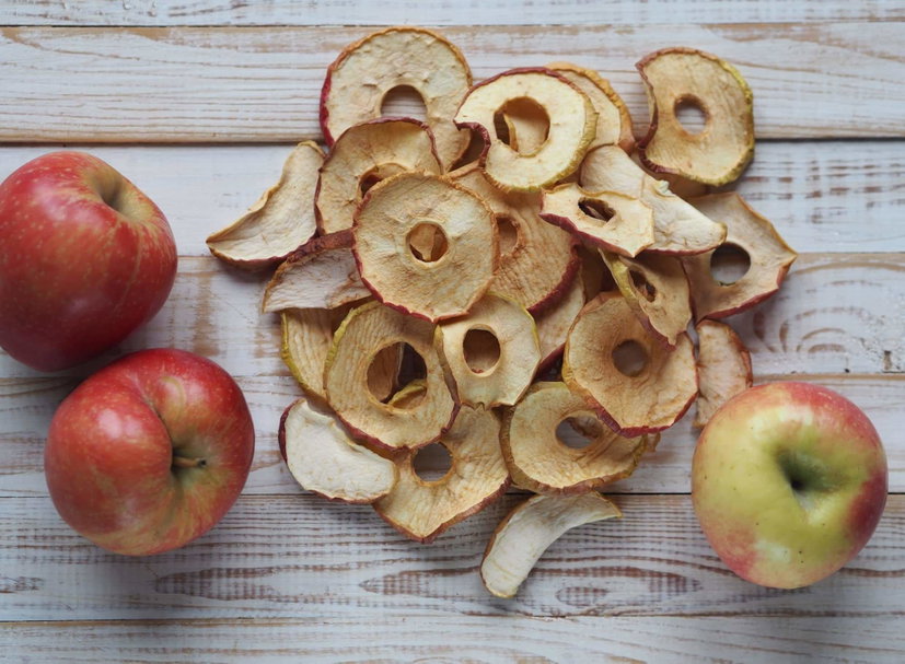 Chips di mele in friggitrice ad aria, le patatine di frutta preview