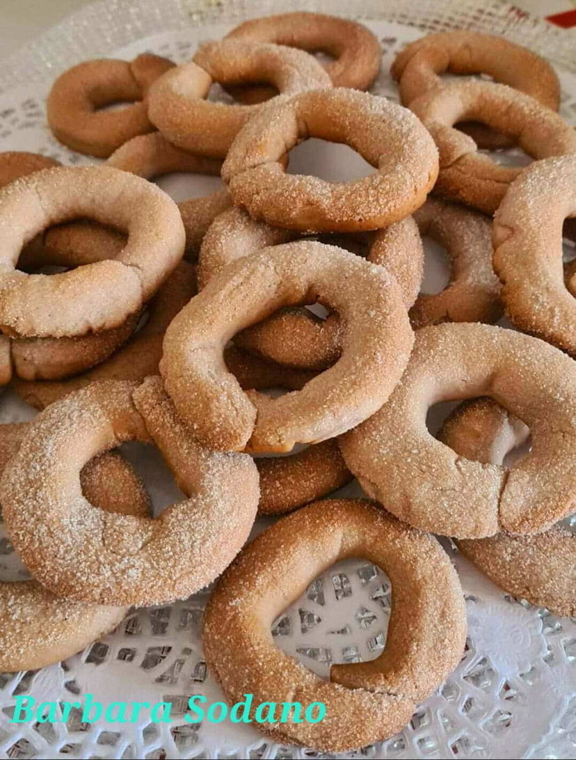 Ciambelline dolci al vino rosso in friggitrice ad aria preview
