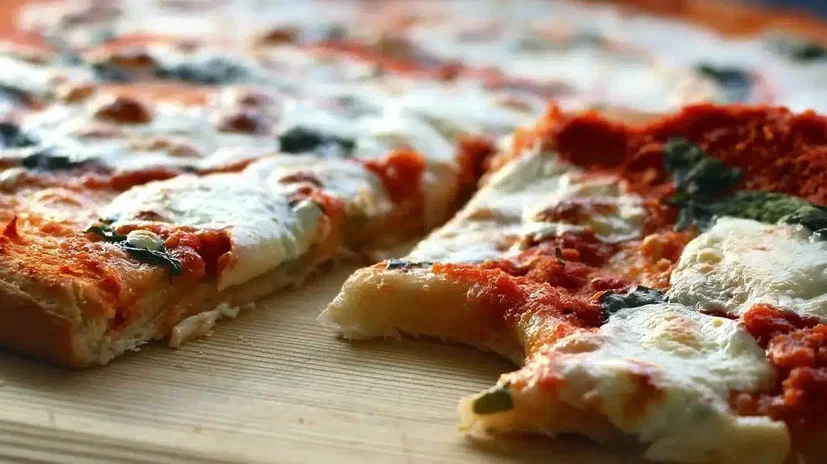 Pizza di pancarrè in friggitrice ad aria, la ricetta velocissima preview
