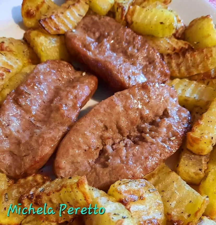 Salsicce con patate in friggitrice ad aria preview