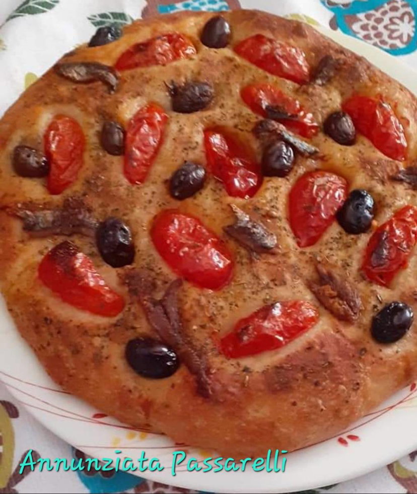 Focaccia pomodorini acciughe ed olive in friggitrice ad aria, scopri il trucco preview