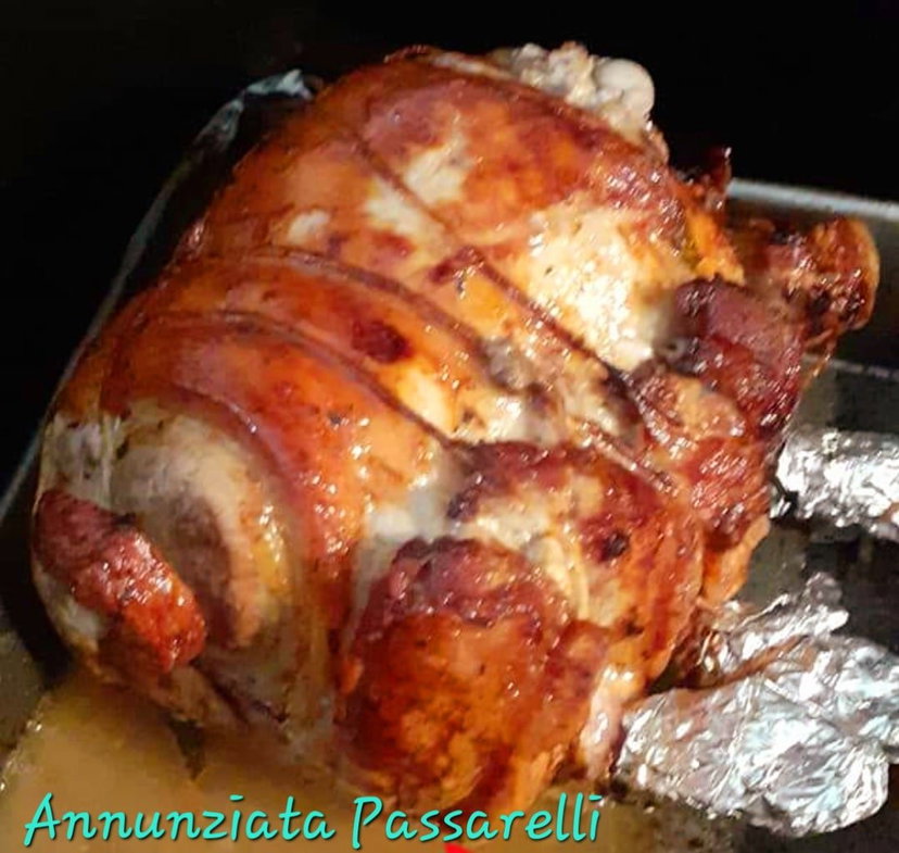 Pancetta arrotolata agli aromi in friggitrice ad aria, carne morbida e succosa preview
