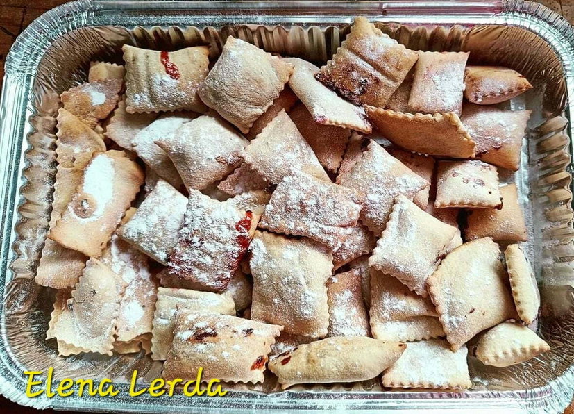 Chiacchiere di carnevale ripiene di cioccolato o marmellata in friggitrice ad aria preview