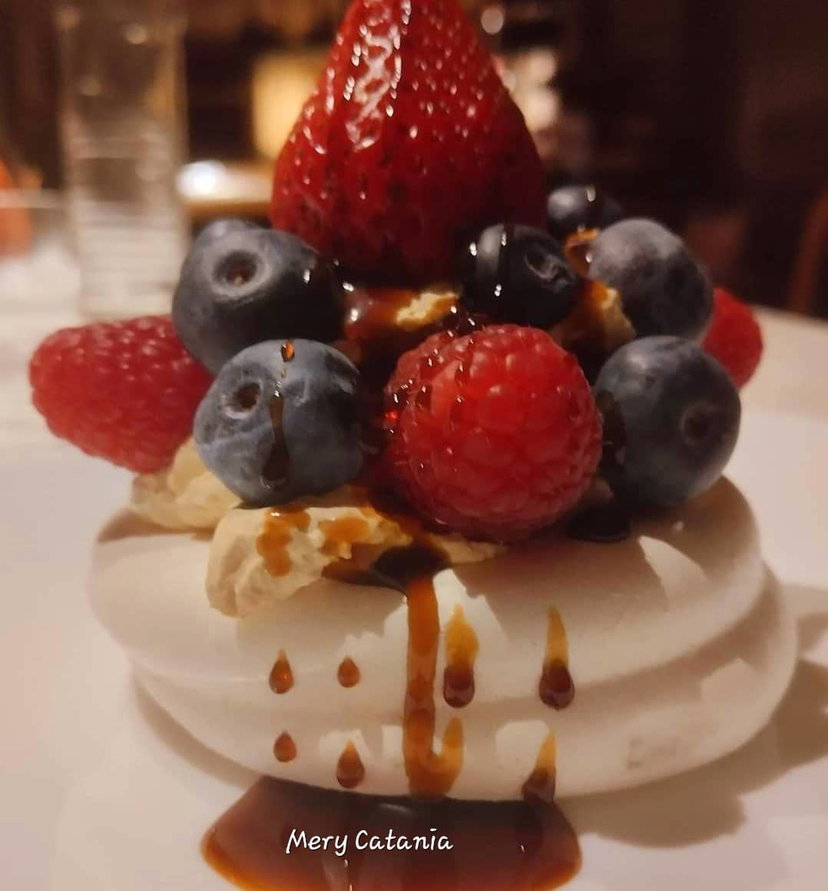 Pavlova in friggitrice ad aria, il dolce per San Valentino anche nel bimby preview