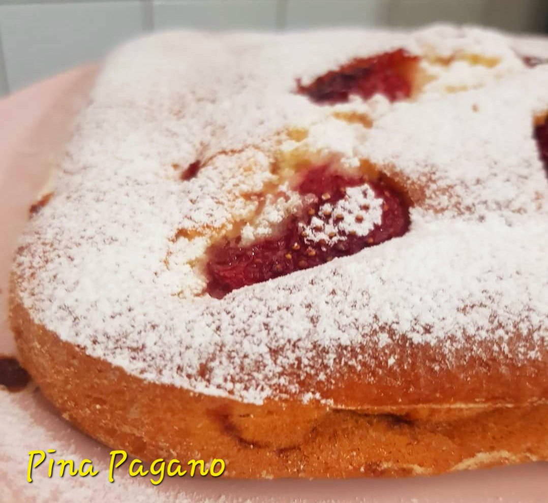 Torta yogurt e fragole in friggitrice ad aria, soffice e umida article-post
