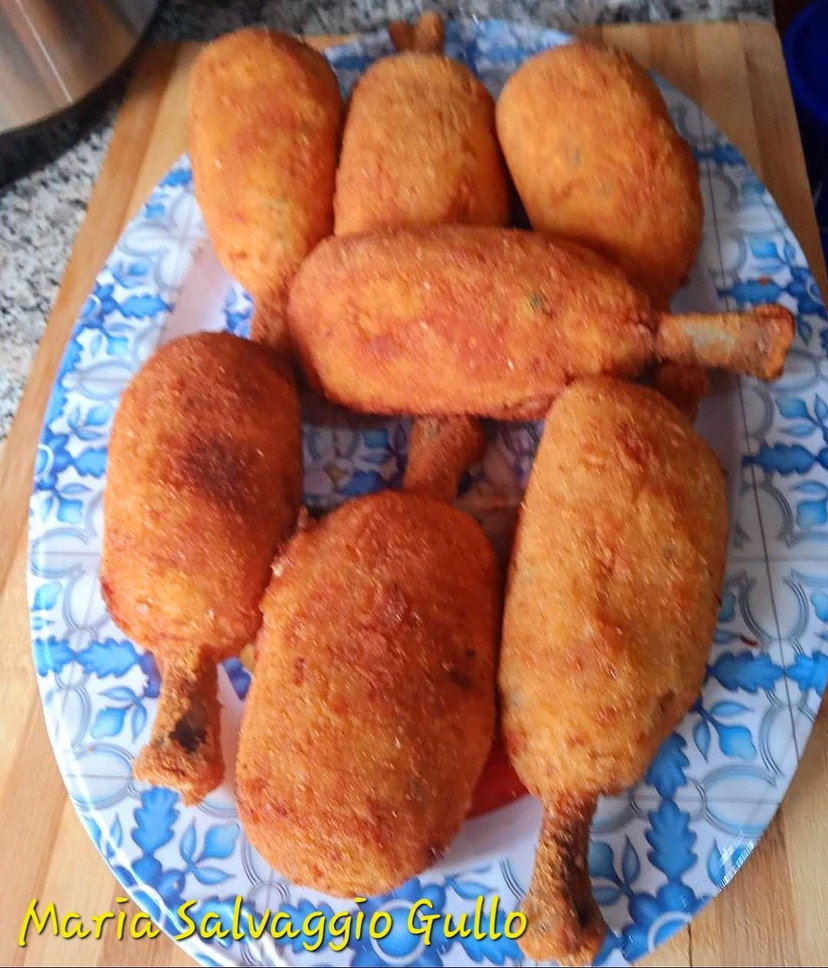 Fusi di pollo scomposti e ricomposti in friggitrice ad aria, sono buonissimi preview