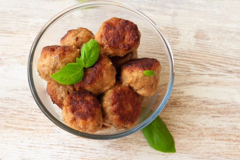 Polpette di carne in friggitrice ad aria con cuore di formaggio filante preview