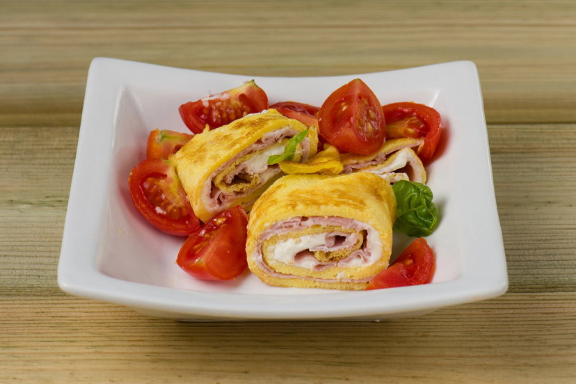 Rotolo di frittata con prosciutto e provola in friggitrice ad aria preview