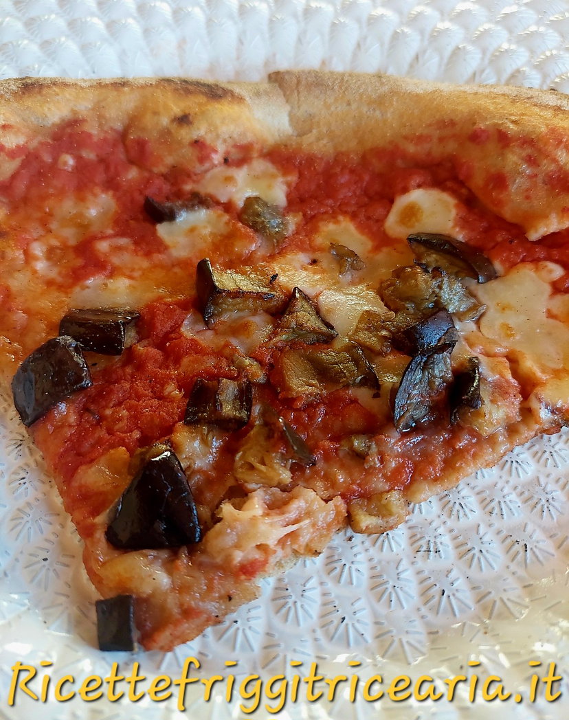 Hai una pizza e vuoi riscaldarla in friggitrice ad aria ma non ci entra? Il trucco geniale preview