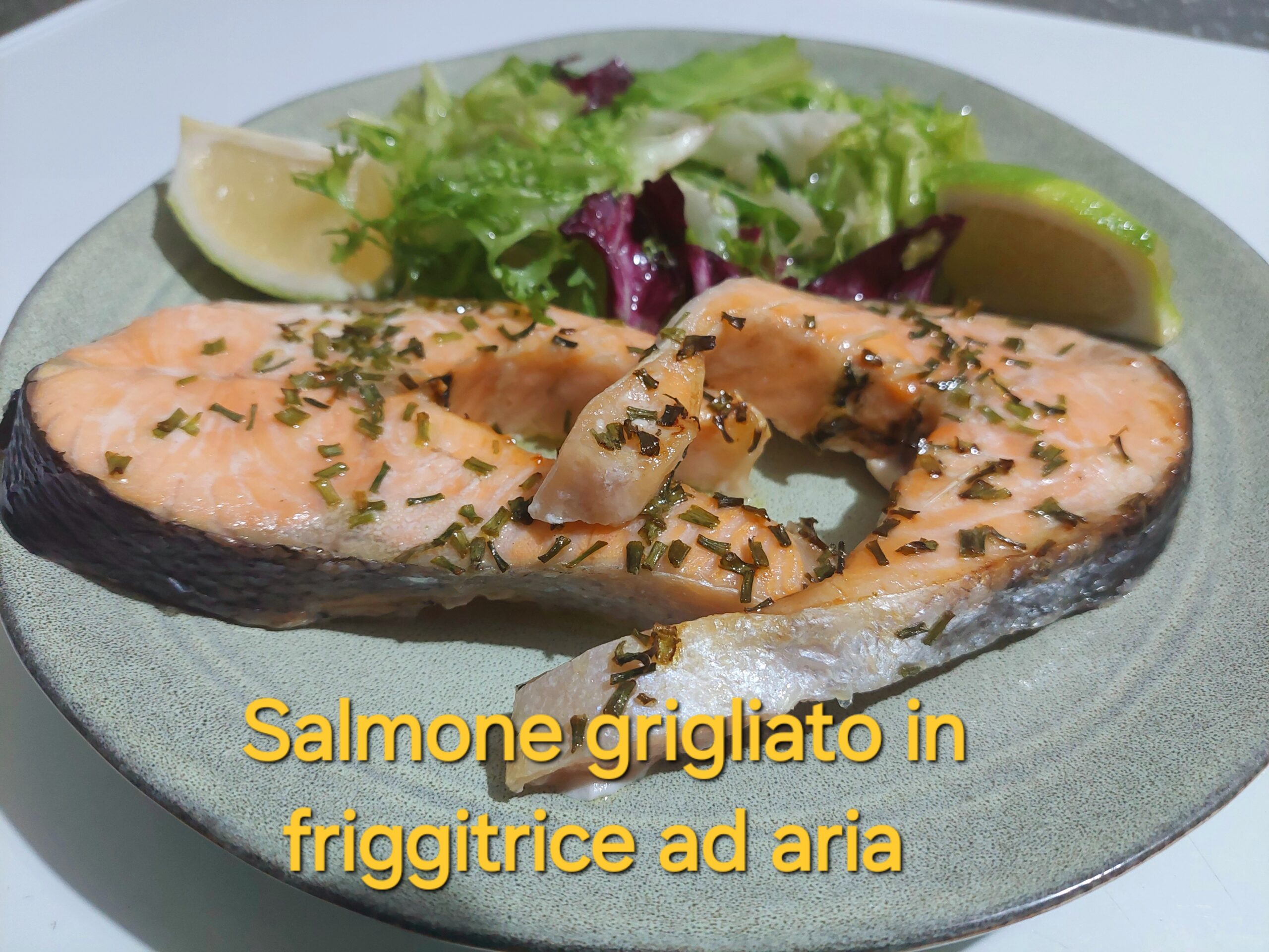 Salmone grigliato in friggitrice ad aria [ videoricetta ]