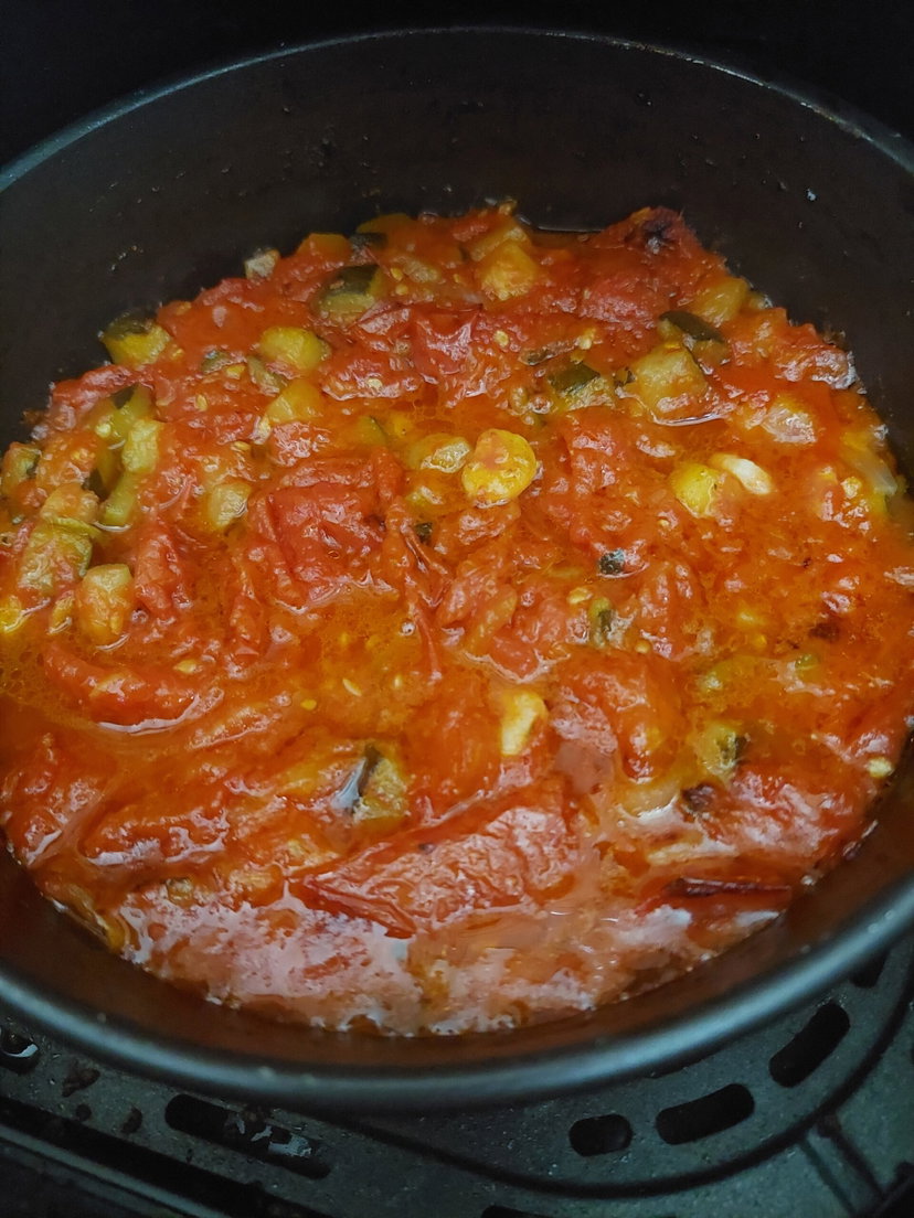 Sugo di pomodori con zucchine e gamberetti in friggitrice ad aria: ricetta zerosbatti preview