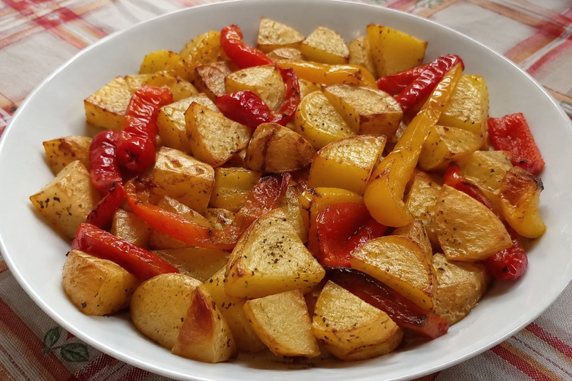 Peperoni e patate in friggitrice ad aria in soli 25 minuti? Ecco la ricetta velocissima preview