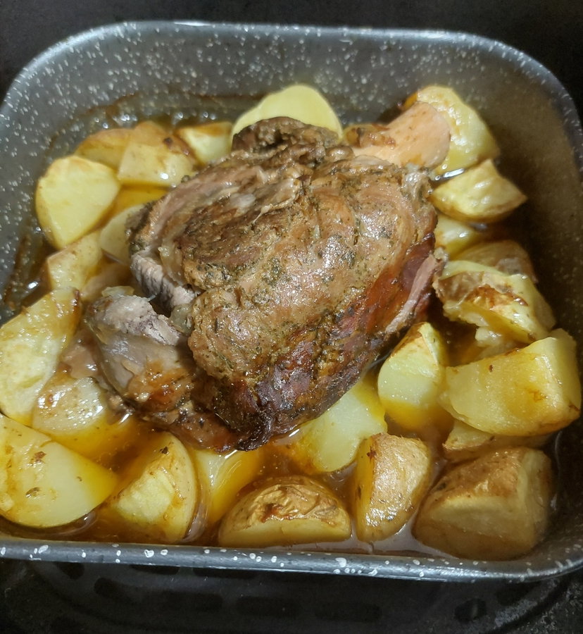 Stinco di maiale e patate in friggitrice ad aria preview